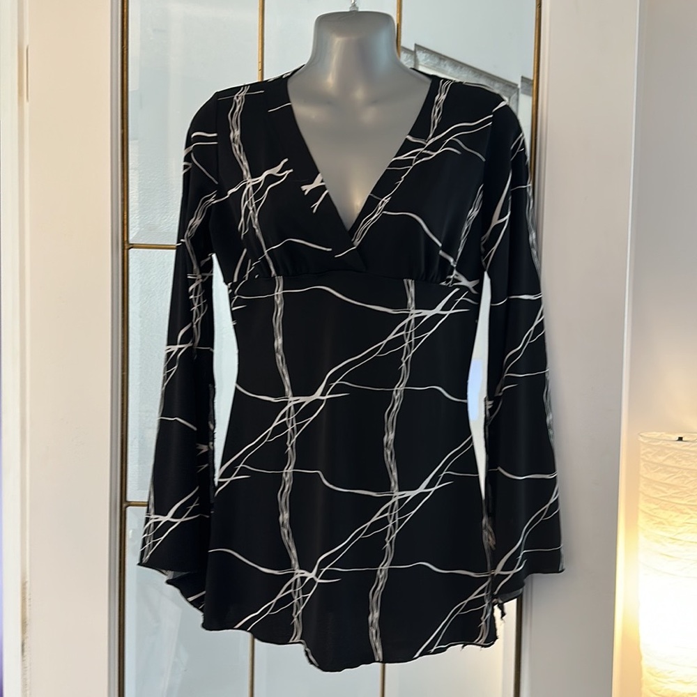 Forever 21 Black and White Long Sleeve Shirt
